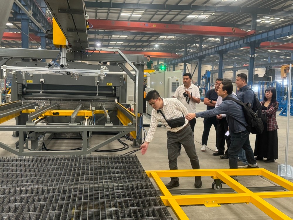 行业协会代表参观骄阳焊工