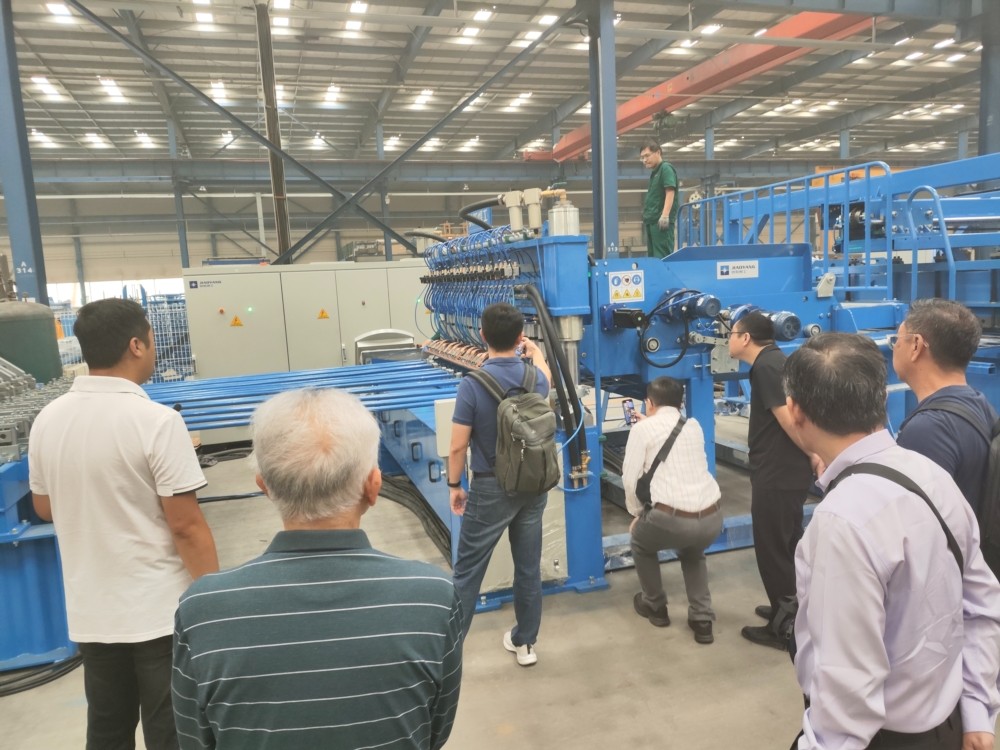 行业协会代表参观骄阳焊工