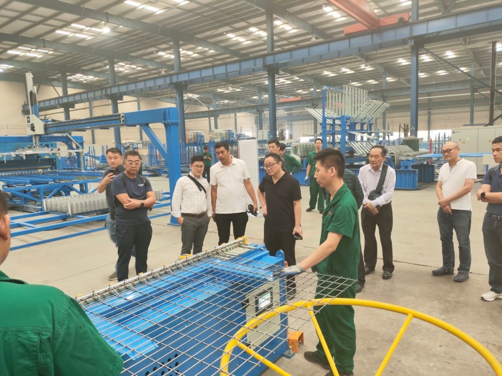 行业协会代表参观骄阳焊工